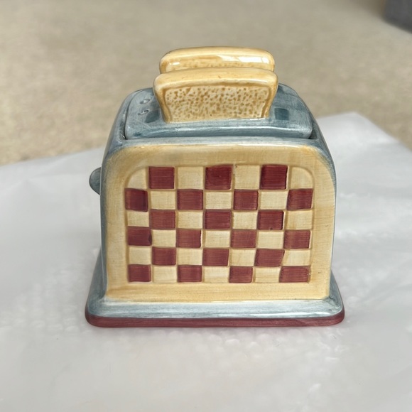Sakura Other - Vintage Sakura toaster salt & pepper shaker